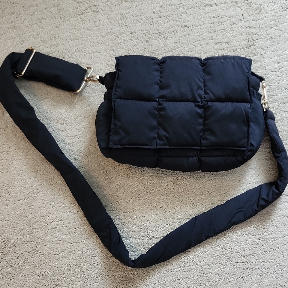 Amazon Essentials Quilted Puffer Crossbody Bag - Black